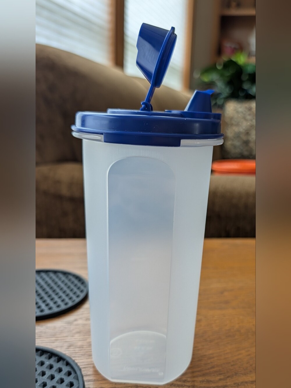 Tupperware Round Modular Mate 22 oz Container With Navy Pour Top Lid NEW